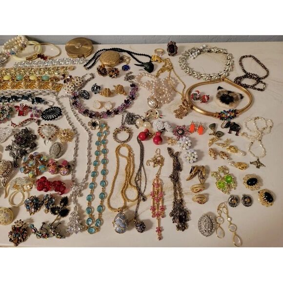 1.5 LB Vtg Mod HIGH END/ SIGNED jewelry lot~gold silver Rhinestones pearls beads - Picture 5 of 11